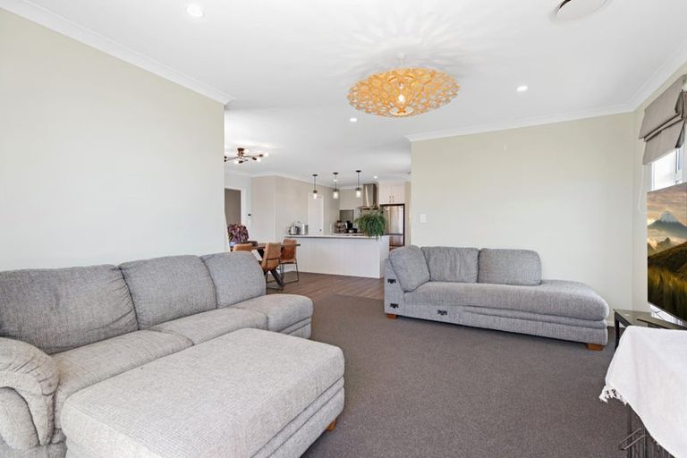 Photo of property in 84 Bert Wall Drive, Omokoroa, 3114