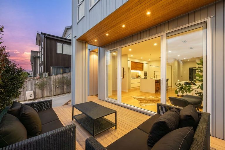 Photo of property in 10 Turutu Place, Long Bay, Auckland, 0630