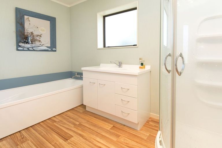 Photo of property in 1/38 Albatross Road, Red Beach, 0932