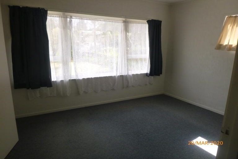 Photo of property in 16 Crompton Road, Massey, Auckland, 0614