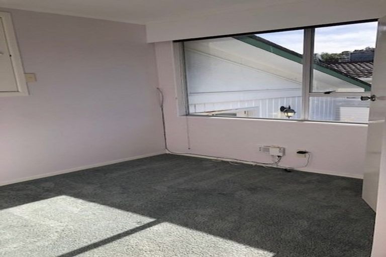 Photo of property in 124 Taylor Terrace, Tawa, Wellington, 5028