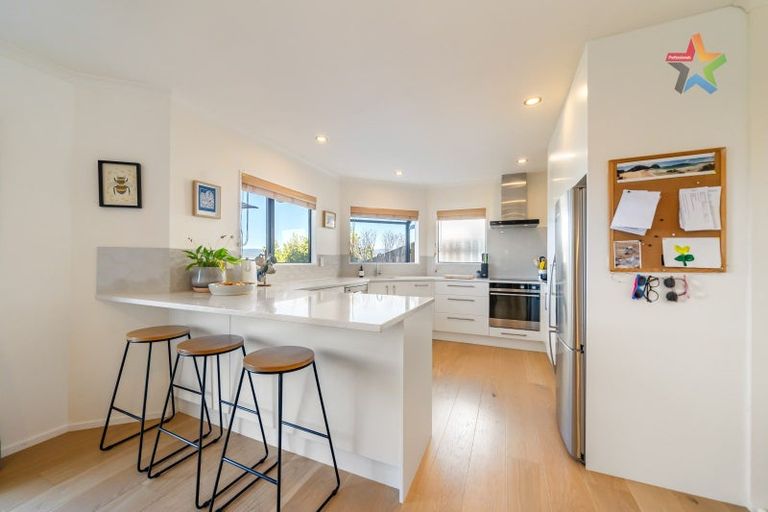 Photo of property in 87 Cypress Drive, Maungaraki, Lower Hutt, 5010