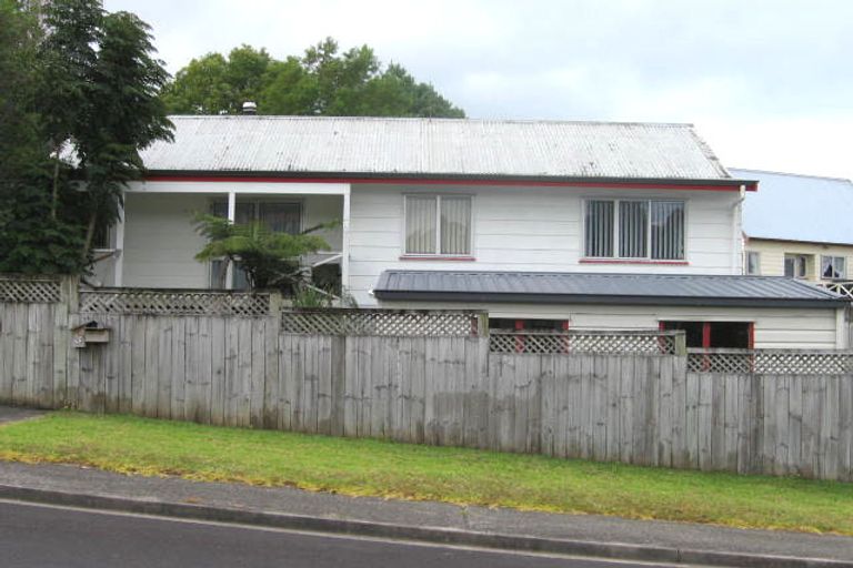 Photo of property in 3 Tacitus Place, Totara Vale, Auckland, 0629