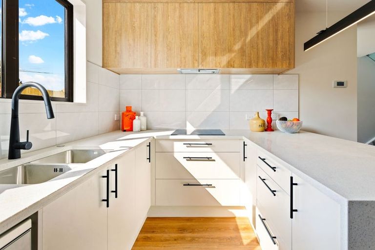 Photo of property in 5b Norval Road, Henderson, Auckland, 0610