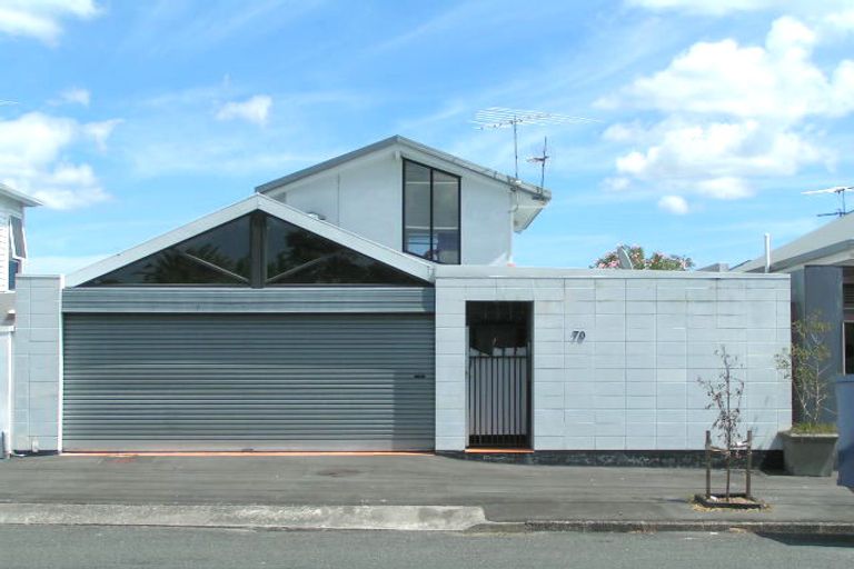 Photo of property in 70 Queen Street, Northcote Point, Auckland, 0627