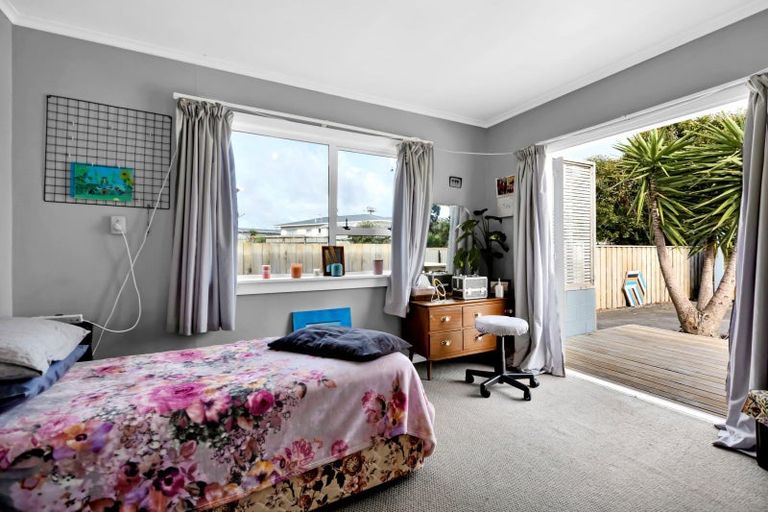 Photo of property in 122 South Road, Spotswood, New Plymouth, 4310