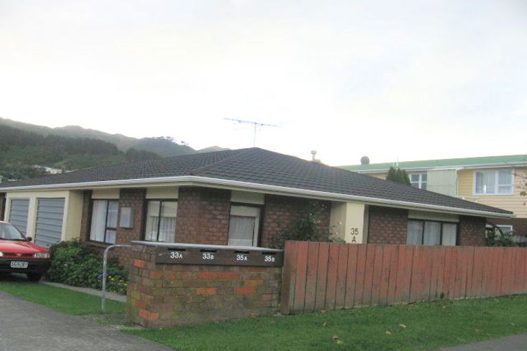Photo of property in 35a Hinau Street, Tawa, Wellington, 5028