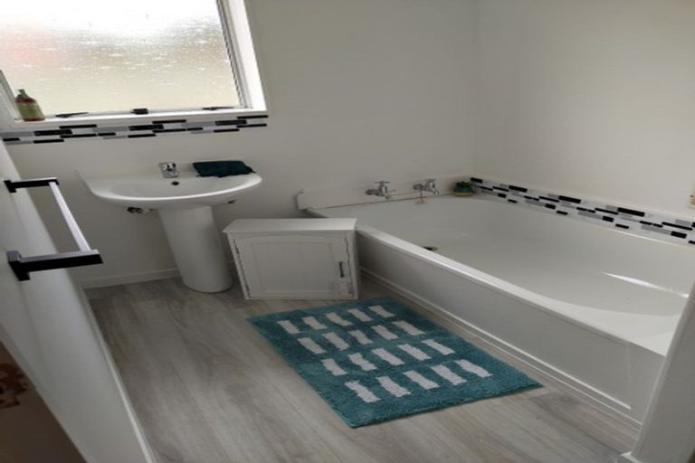 Photo of property in 2/7 Cederholm Grove, Brown Owl, Upper Hutt, 5018