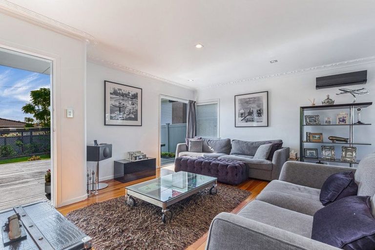 Photo of property in 2/29 Sunnyfield Crescent, Glenfield, Auckland, 0629