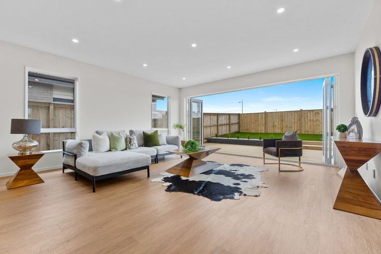 Photo of property in 113 Mutetai Road, Clarks Beach, 2122