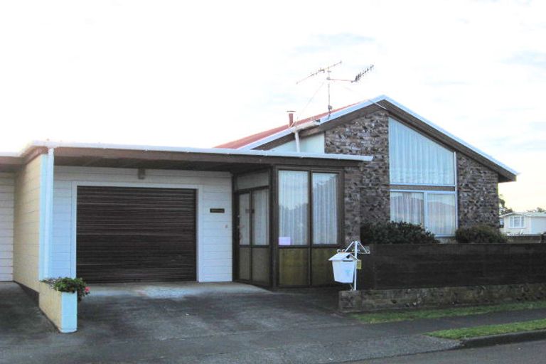 Photo of property in 2 Saunders Place, Gonville, Whanganui, 4501