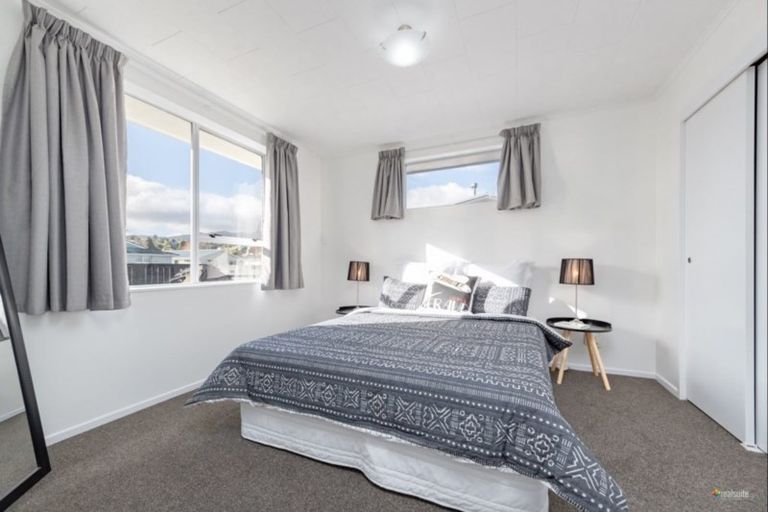 Photo of property in 35a Roband Crescent, Brown Owl, Upper Hutt, 5018