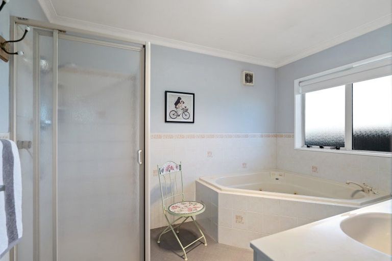 Photo of property in 2/281 Memorial Avenue, Burnside, Christchurch, 8053