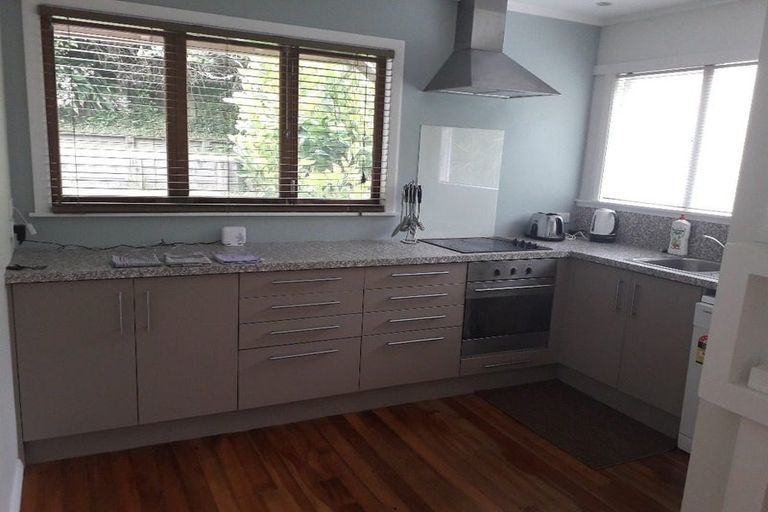 Photo of property in 15a Governor Road, Northland, Wellington, 6012