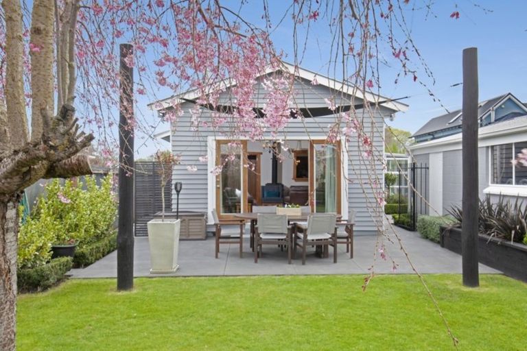 Photo of property in 32 Windermere Road, Papanui, Christchurch, 8053