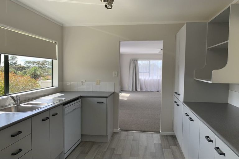 Photo of property in 10 Meynell Court, Glen Eden, Auckland, 0602