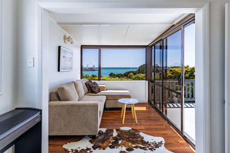 Photo of property in 84 Whiteley Street, Moturoa, New Plymouth, 4310