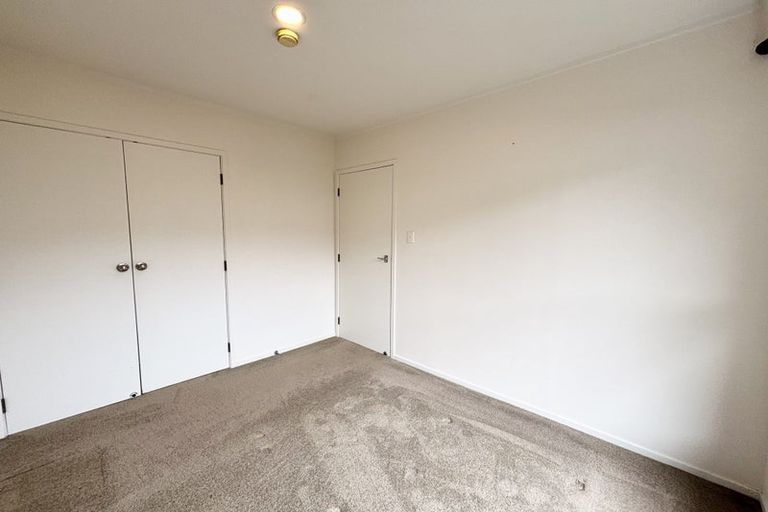 Photo of property in 2/5 Teviot Place, Totara Vale, Auckland, 0629