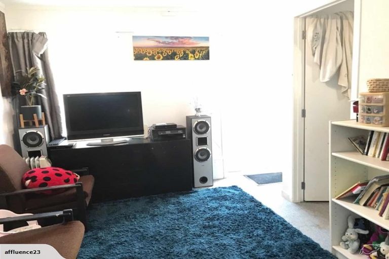 Photo of property in 1/542 Swanson Road, Ranui, Auckland, 0612