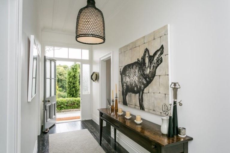 Photo of property in 19 May Avenue, Hospital Hill, Napier, 4110