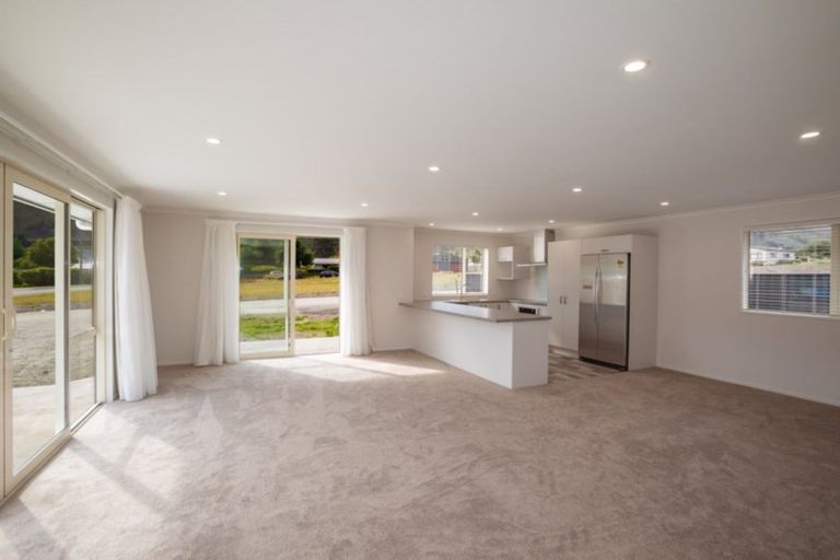 Photo of property in 17 Cambridge Street, Patea, 4520