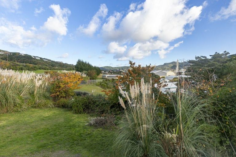 Photo of property in 12 Ranui Terrace, Tawa, Wellington, 5028