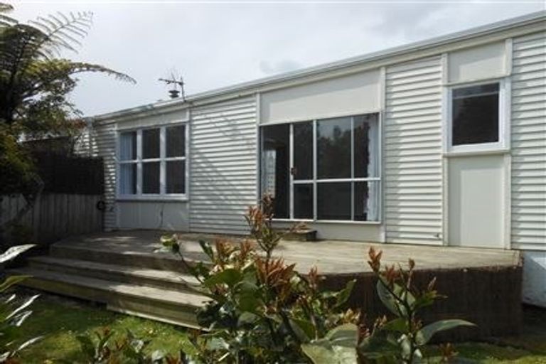 Photo of property in 30 Davidson Crescent, Tawa, Wellington, 5028