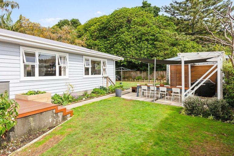 Photo of property in 20 Leybourne Avenue, Waikanae, 5036