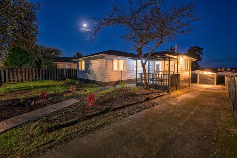 Photo of property in 186 Mahia Road, Wattle Downs, Auckland, 2103