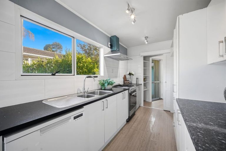 Photo of property in 10 Celeste Place, Totara Vale, Auckland, 0627