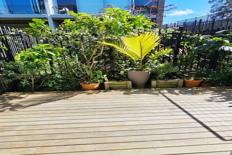 Photo of property in 4 Ceramic Lane, New Lynn, Auckland, 0600