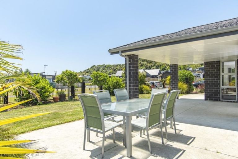 Photo of property in 222 Lakes Boulevard, Pyes Pa, Tauranga, 3112
