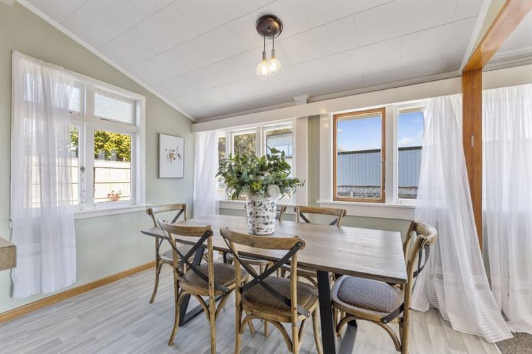 Photo of property in 164 Mangorei Road, Merrilands, New Plymouth, 4312