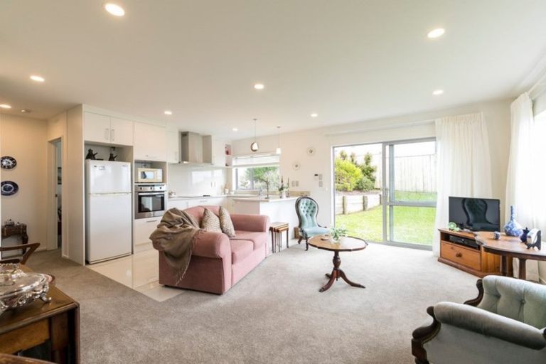 Photo of property in 25 Pioneer Rise, Silverdale, 0932