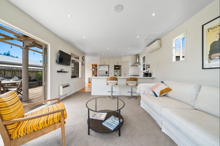 Photo of property in 180 Brooklands Road, Vogeltown, New Plymouth, 4310