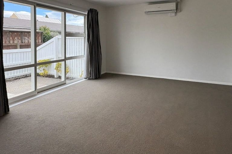 Photo of property in 4/28 Aikmans Road, Merivale, Christchurch, 8014