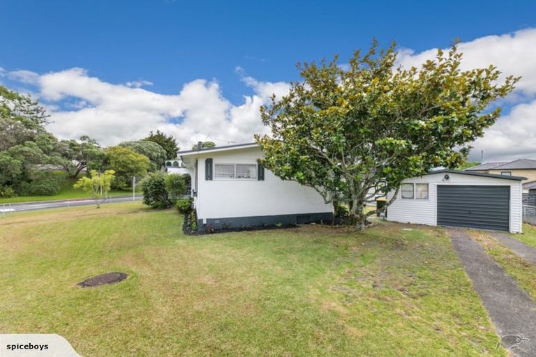 Photo of property in 50 Divich Avenue, Te Atatu South, Auckland, 0610
