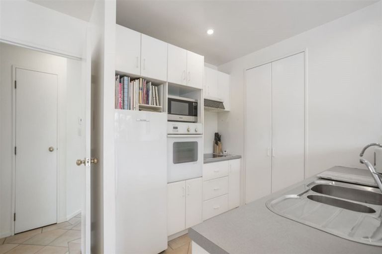 Photo of property in 1/11 Bronzewing Terrace, Unsworth Heights, Auckland, 0632