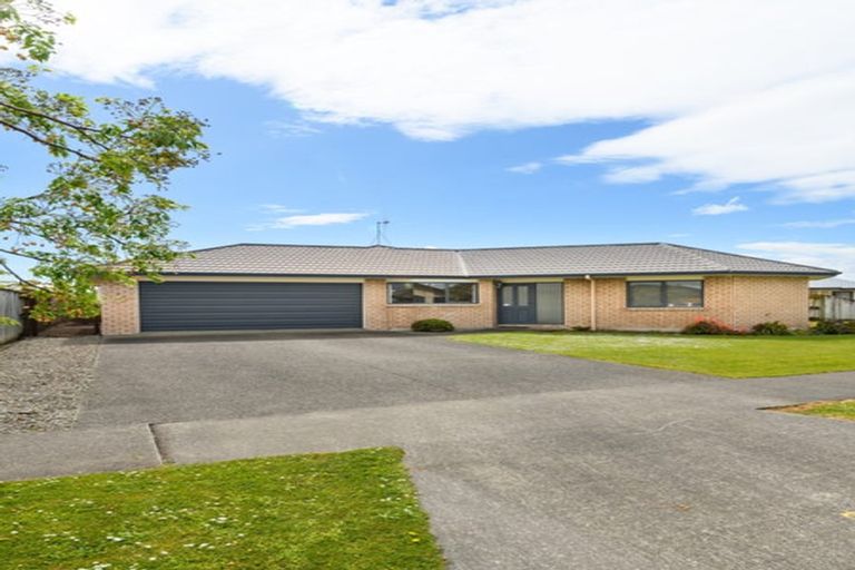 Photo of property in 5 Daniel Place, Kelvin Grove, Palmerston North, 4414