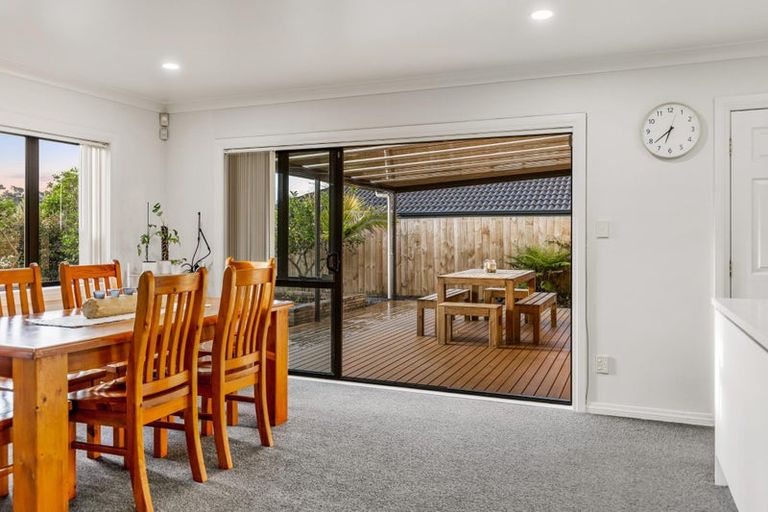 Photo of property in 51 Semillon Avenue, Henderson, Auckland, 0612