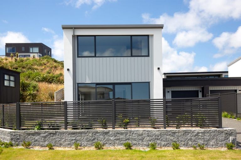 Photo of property in 2b Kaiaho Close, Aotea, Porirua, 5024