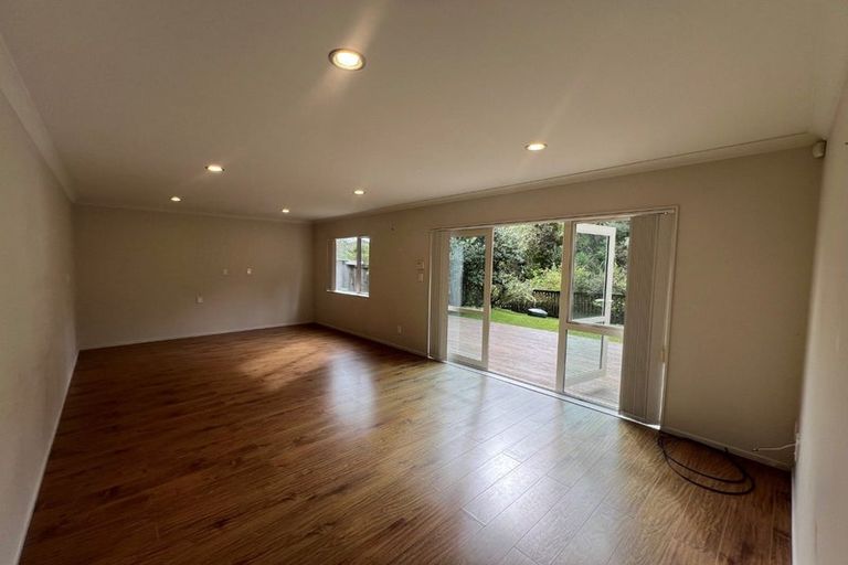 Photo of property in 32 Bur Oak Terrace, Schnapper Rock, Auckland, 0632