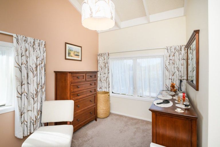 Photo of property in 12 Truscott Grove, Awapuni, Palmerston North, 4412