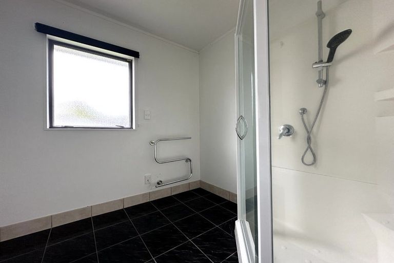 Photo of property in 146 Lynn Road, Bayview, Auckland, 0629