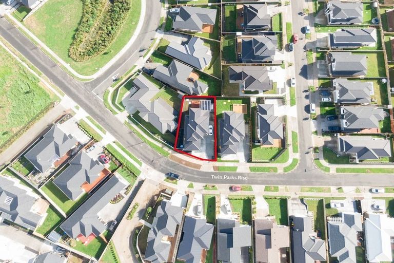 Photo of property in 76 Twin Parks Rise, Papakura, 2110