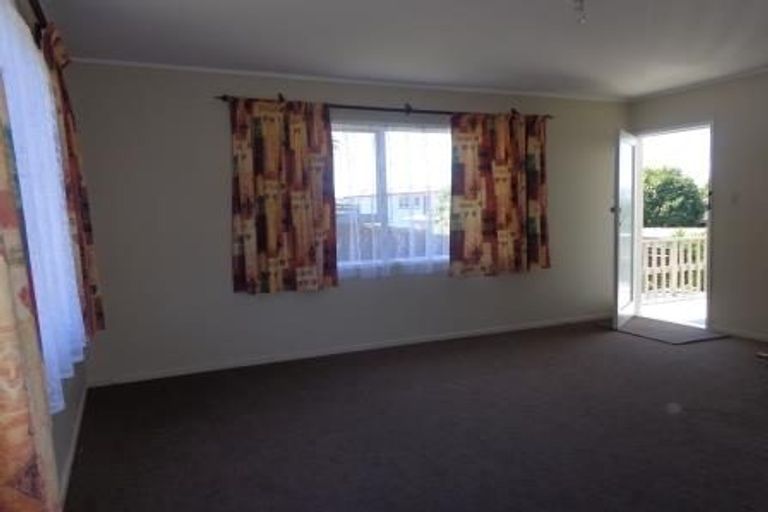 Photo of property in 2/341 Royal Road, Massey, Auckland, 0614
