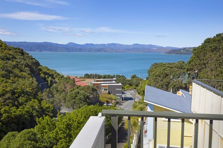 Photo of property in 2/19 Onslow Road, Khandallah, Wellington, 6035