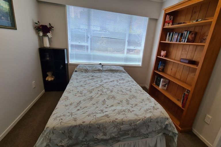 Photo of property in 2/4202a Great North Road, Glendene, Auckland, 0602