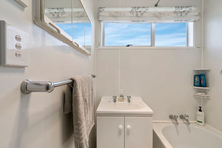 Photo of property in 2/24 Oxley Avenue, St Albans, Christchurch, 8014