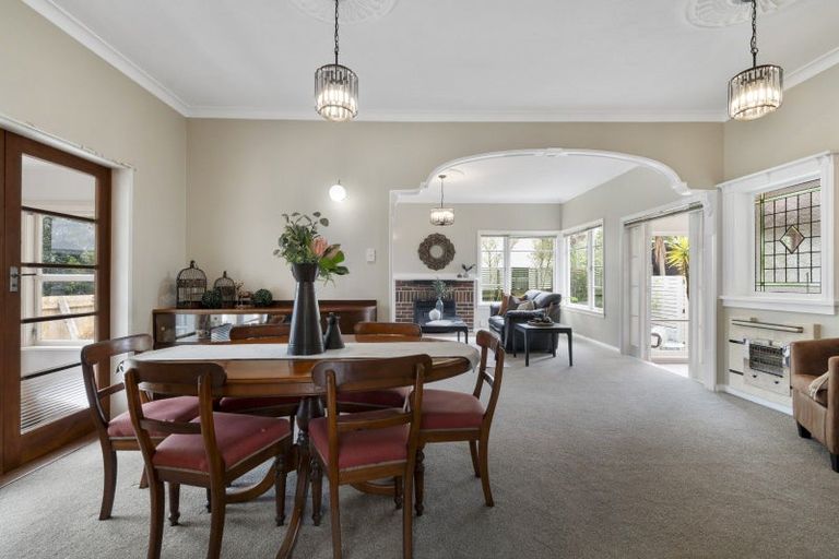 Photo of property in 5 Aokautere Drive, Fitzherbert, Palmerston North, 4410